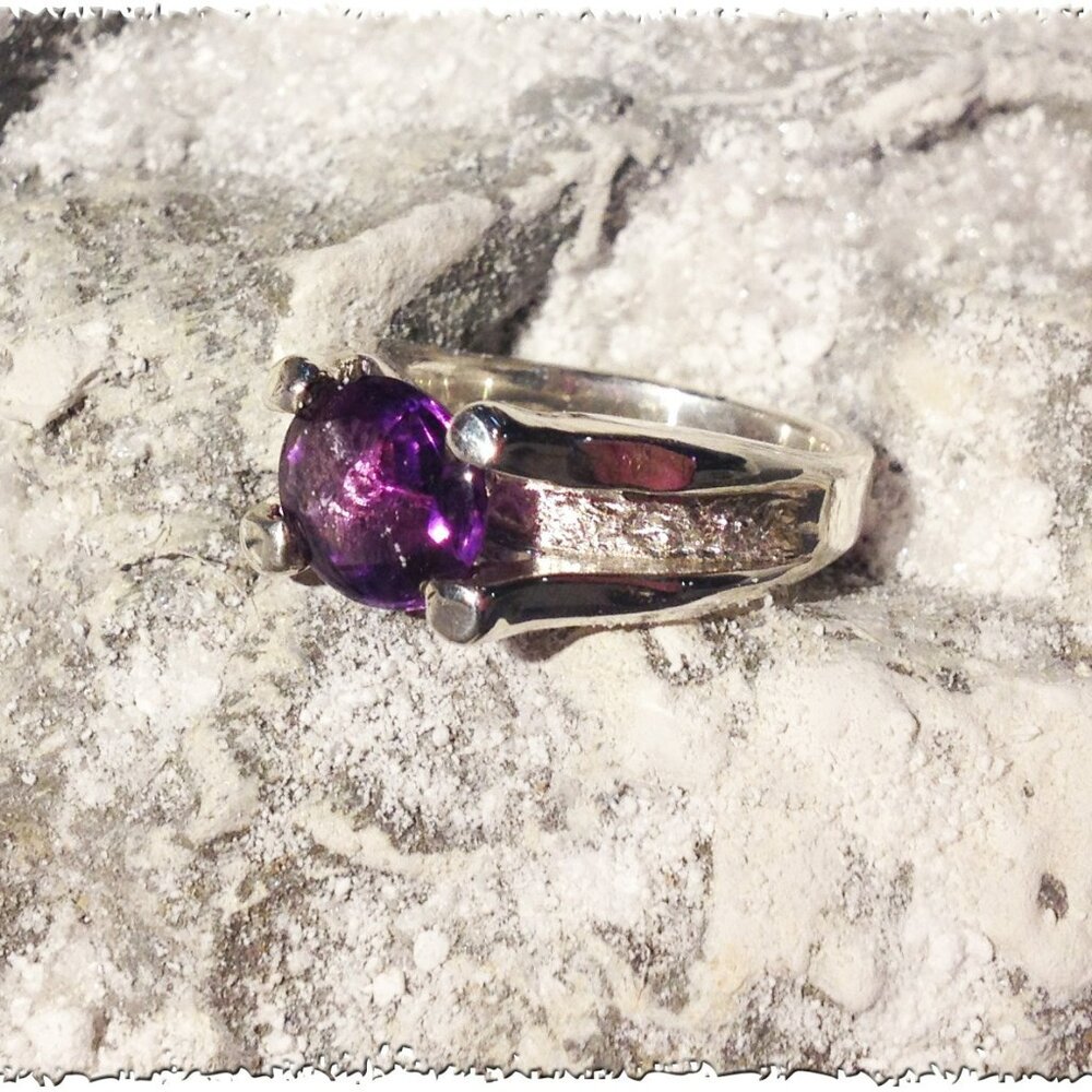 Handmade Sterling silver ring with Amethyst